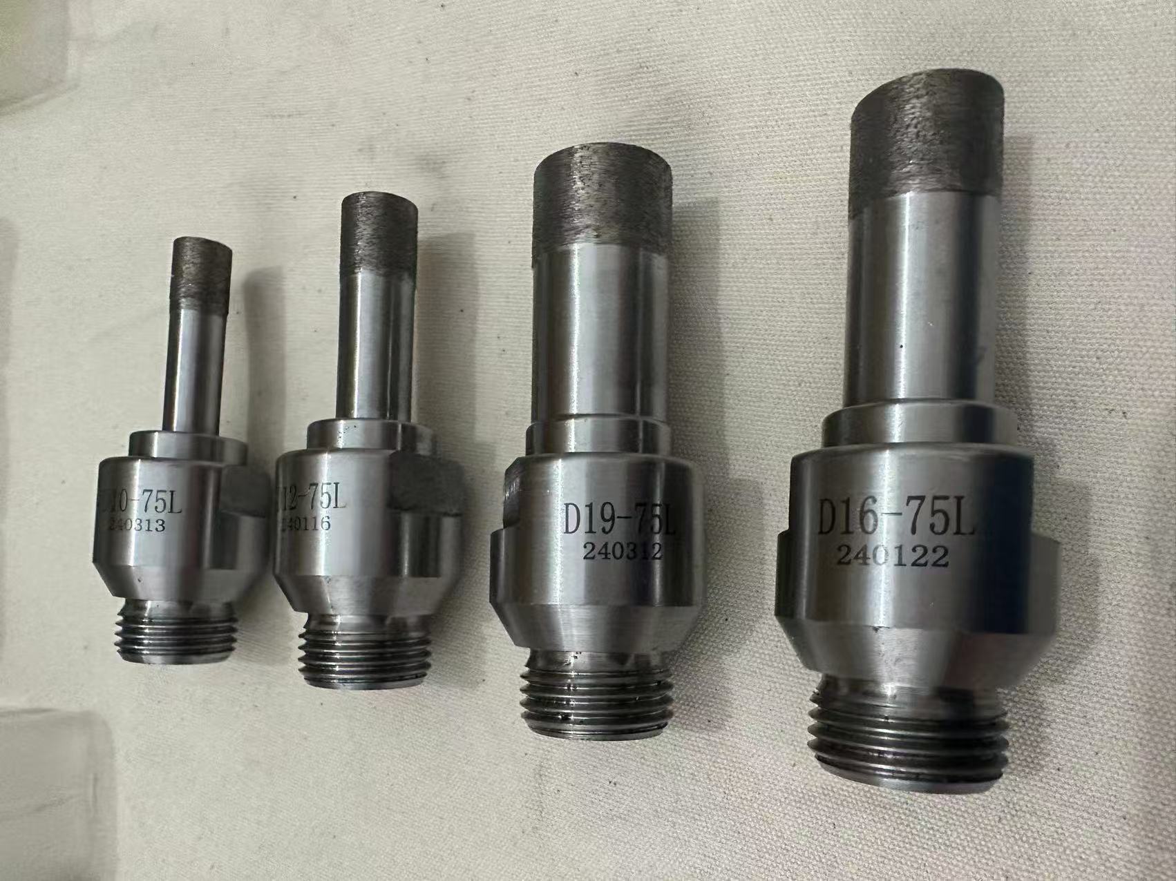 Glass drilling bit with threaded tip